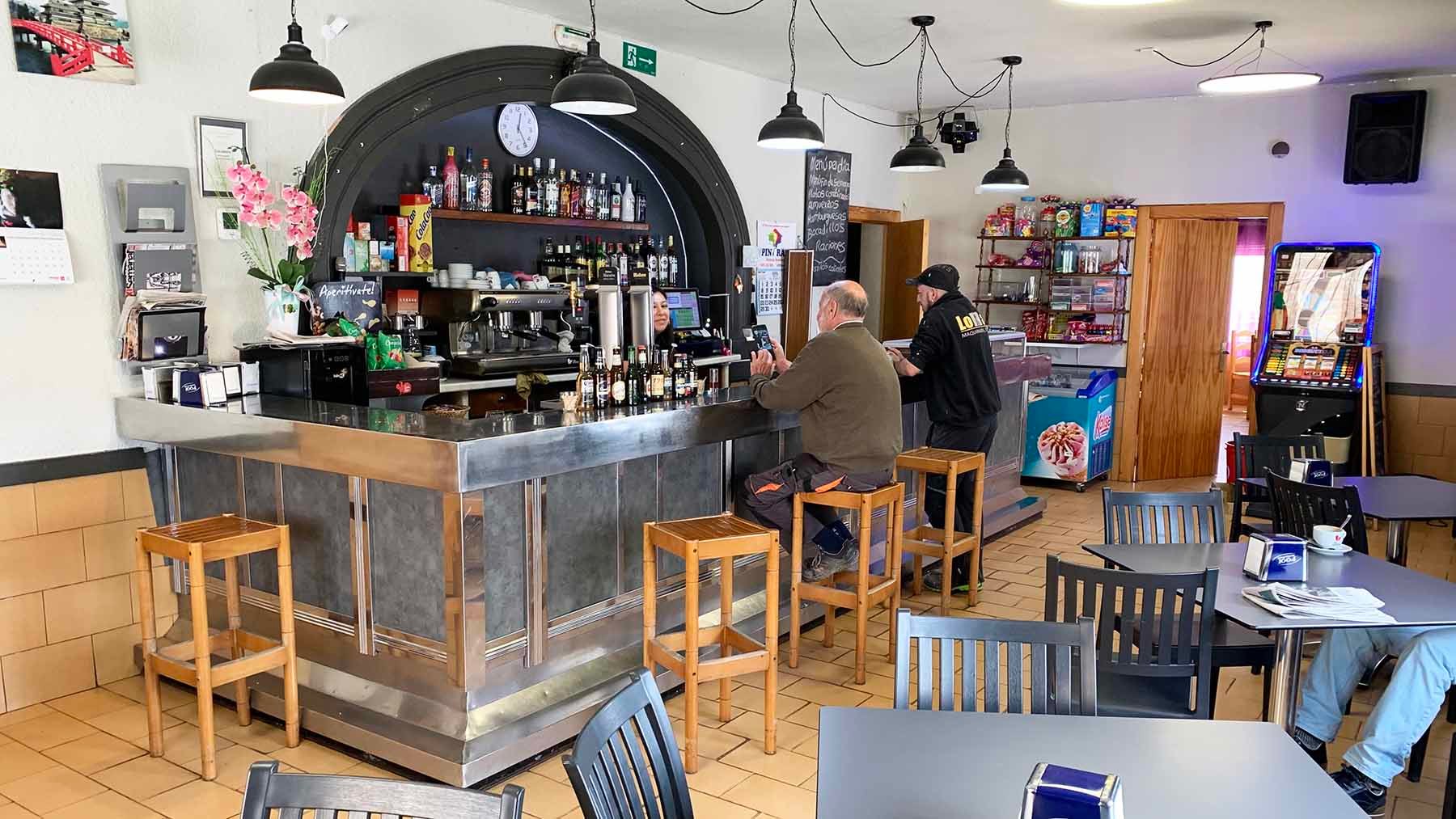 Interior del bar de la localidad de Legaria (Valdega). Navarra.com